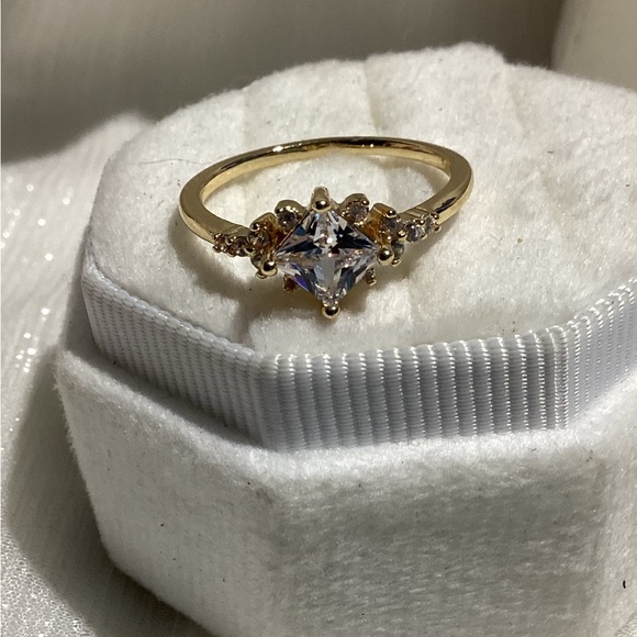 🌸Elegant Vintage or Antique Style Princess Cut Petite Cz Diamond band - Picture 6 of 16